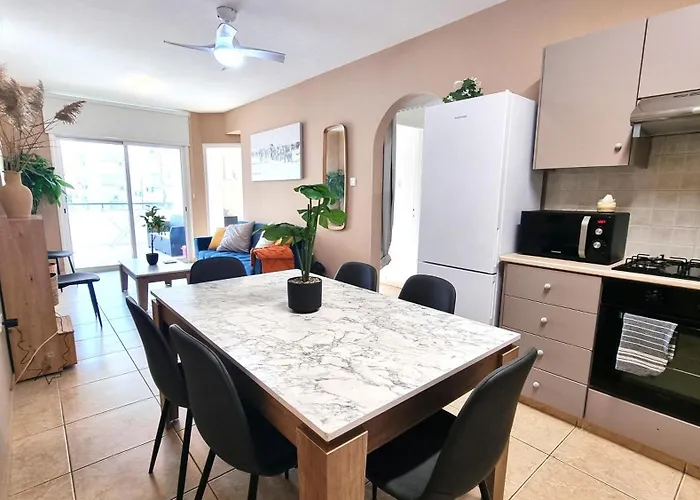 Apartament 2 Beachside Apts, 5min Walk To Shore With Internet Larnaca