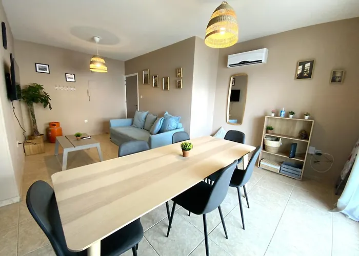 Apartament 2 Beachside Apts, 5min Walk To Shore With Internet Larnaca