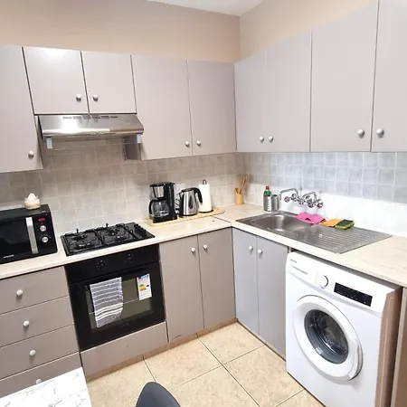 2 Beachside Apts, 5min Walk To Shore With Internet Apartment