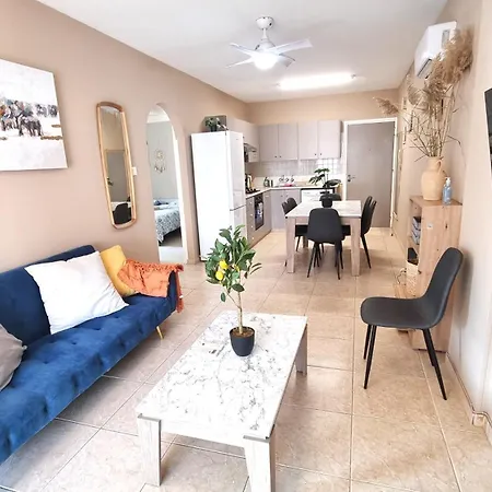 2 Beachside Apts, 5min Walk To Shore With Internet * Larnaca