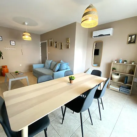 Apartment 2 Beachside Apts, 5min Walk To Shore With Internet Larnaca