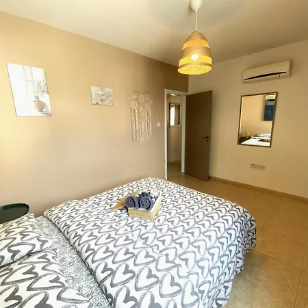 2 Beachside Apts, 5min Walk To Shore With Internet Apartment