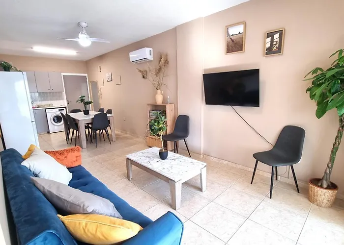 2 Beachside Apts, 5min Walk To Shore With Internet Apartment Larnaca