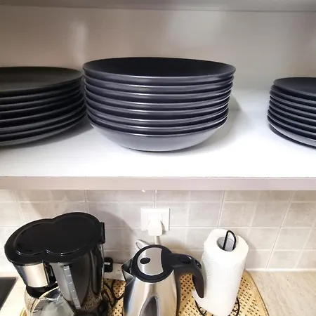 Апартаменти 2 Beachside Apts, 5min Walk To Shore With Internet Ларнака