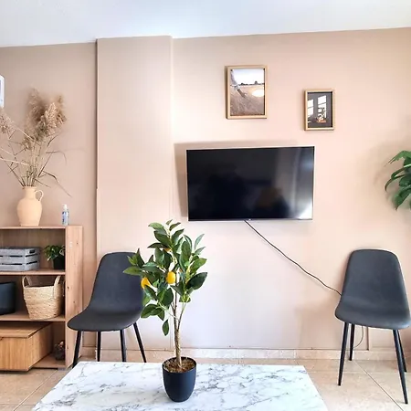 2 Beachside Apts, 5min Walk To Shore With Internet Апартаменти Ларнака